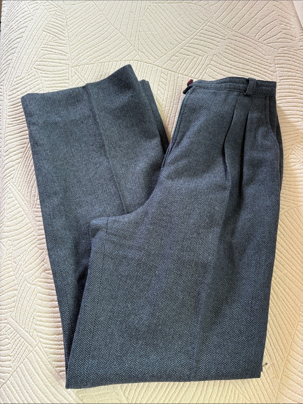 Louben Vintagr Tailored Pleated Dress Pants - Gray